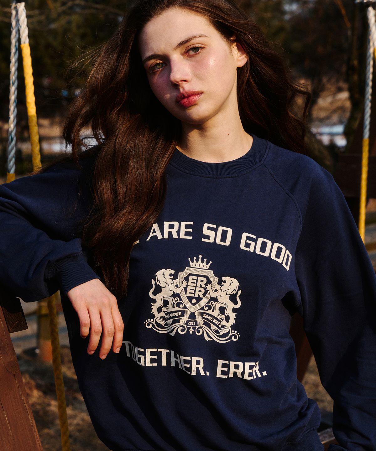 에르에르(ERER) College Vintage Raglan Sweatshirt Navy