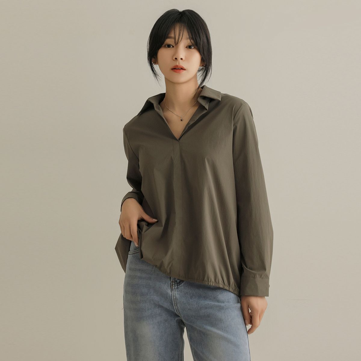 엘리시아(ELYSIA) 피노 반오픈 카라 밴딩 블라우스