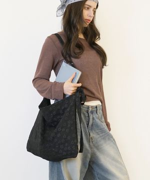 플럼 패턴 리본 에코백-꽃 패턴 블랙