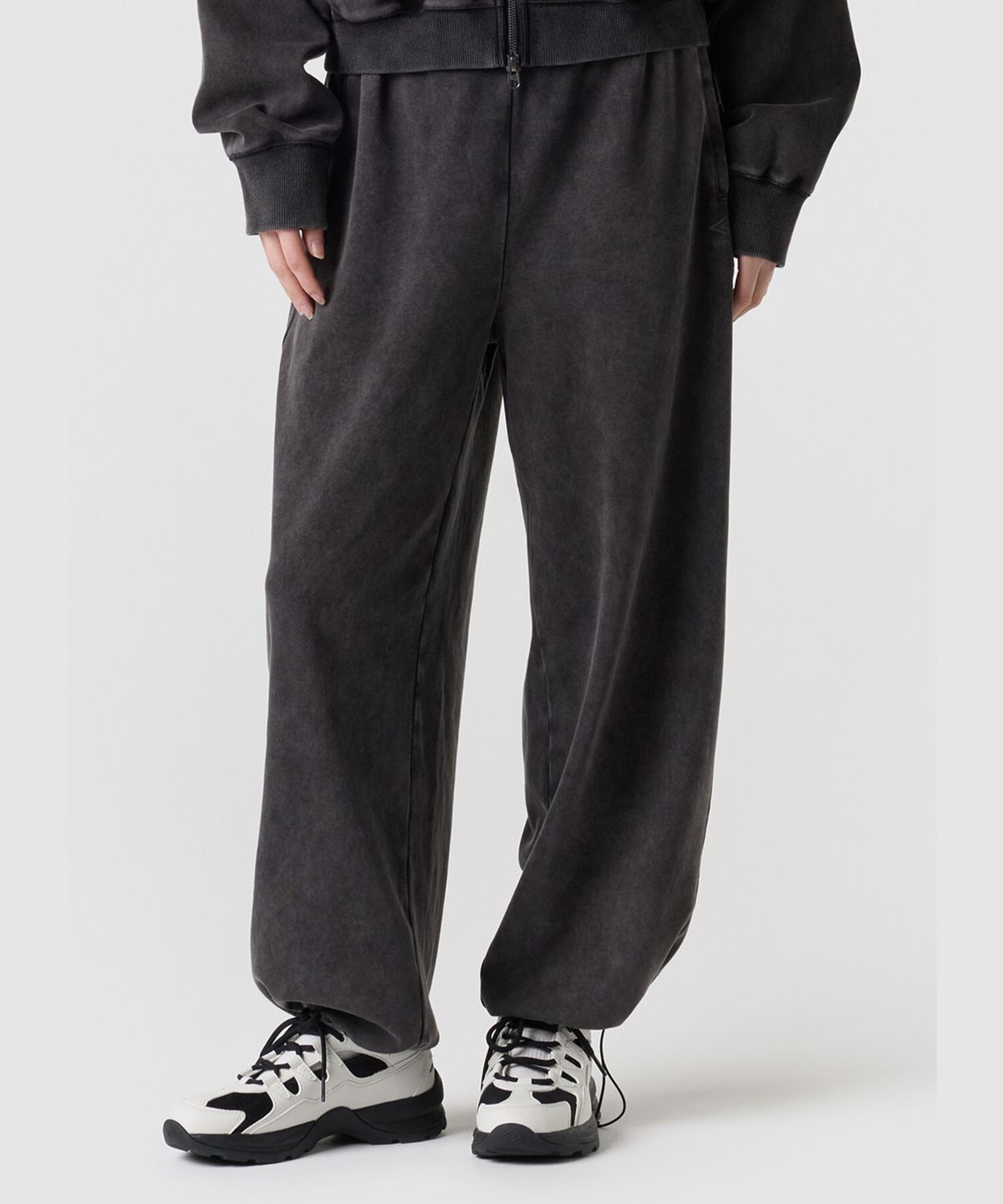 엄브로(UMBRO) 우먼스 와이드&조거 2WAY 팬츠 차콜 UR122CFP22
