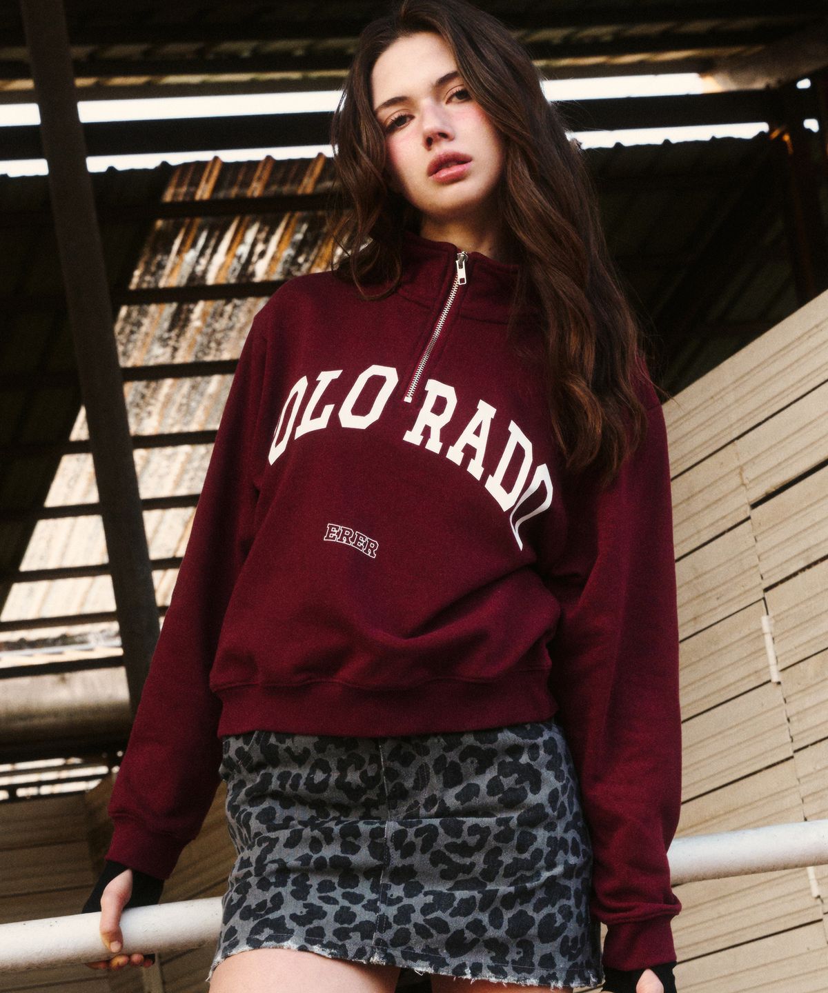 에르에르(ERER) Cropped Half Zip-up Colorado Sweatshirt Wine