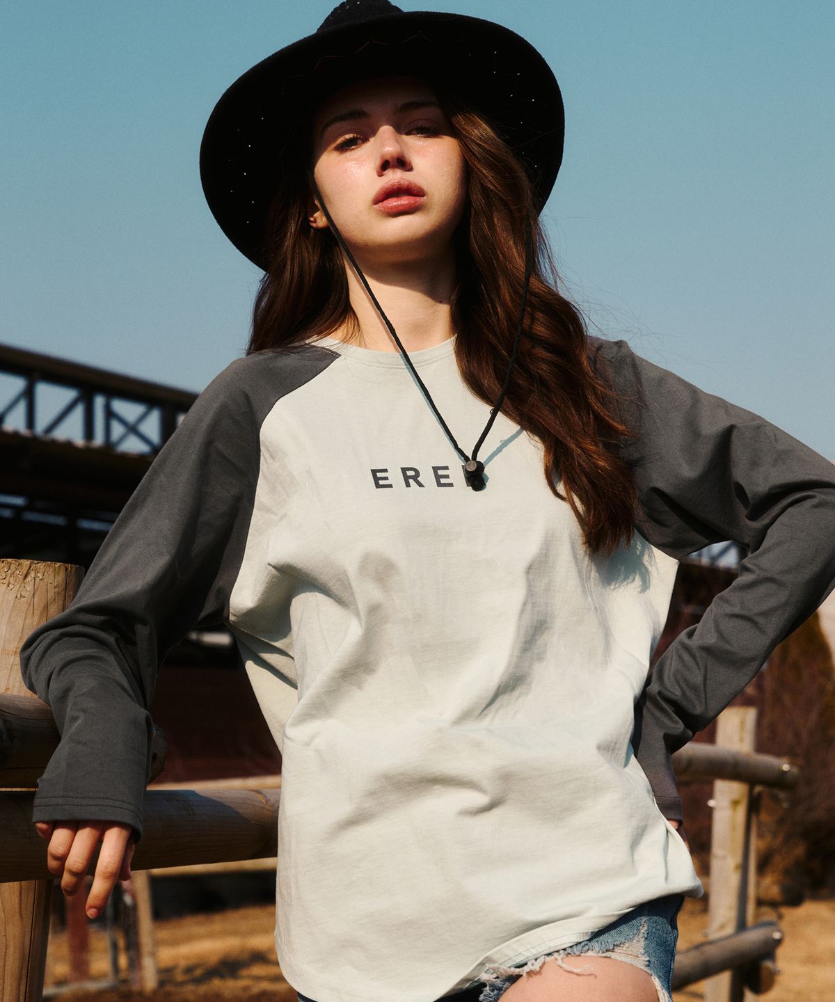 에르에르(ERER) Logo Raglan long-sleeved T-shirt Mint