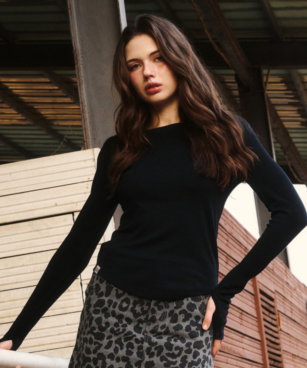 에르에르(ERER) Logo Label long-sleeved T-shirt Black