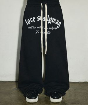 크롬 레터링 메가 커브드핏 스웨트 팬츠[블랙]