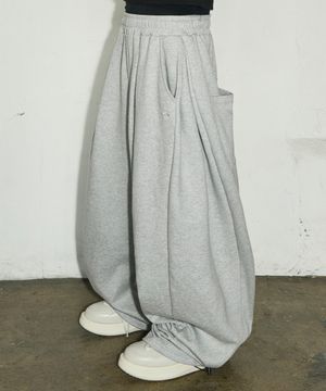 스몰 로고 멀티턱 커브드 스웨트 팬츠[그레이]