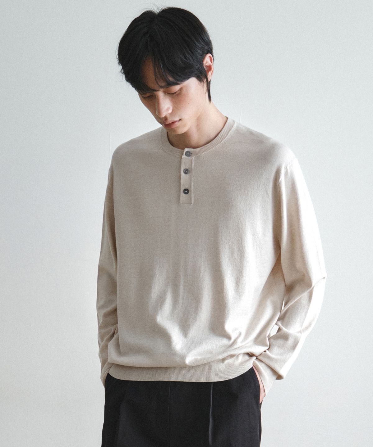 웬즈데이오아시스(WEDNESDAY OASIS) 워셔블 미니멀 헨리넥 니트_SOFT BEIGE(WC26KN21)