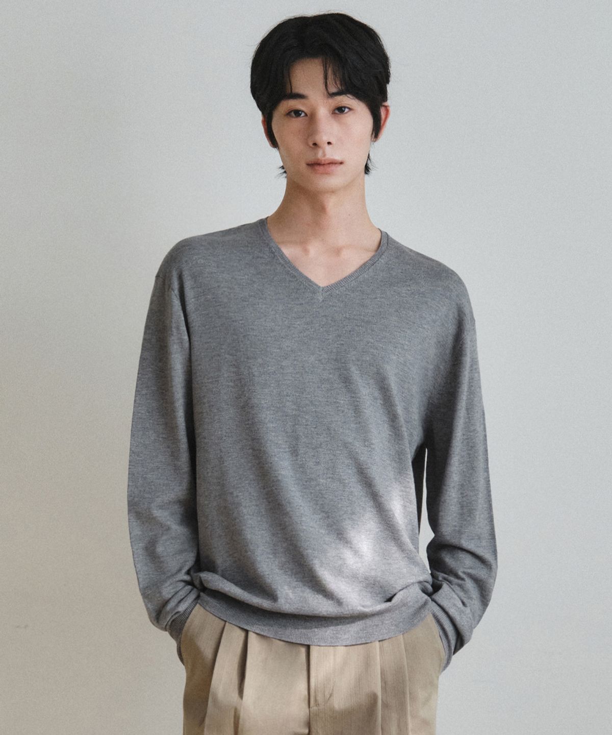 웬즈데이오아시스(WEDNESDAY OASIS) 워셔블 미니멀 브이넥 니트_GRAY(WC26-KN20)