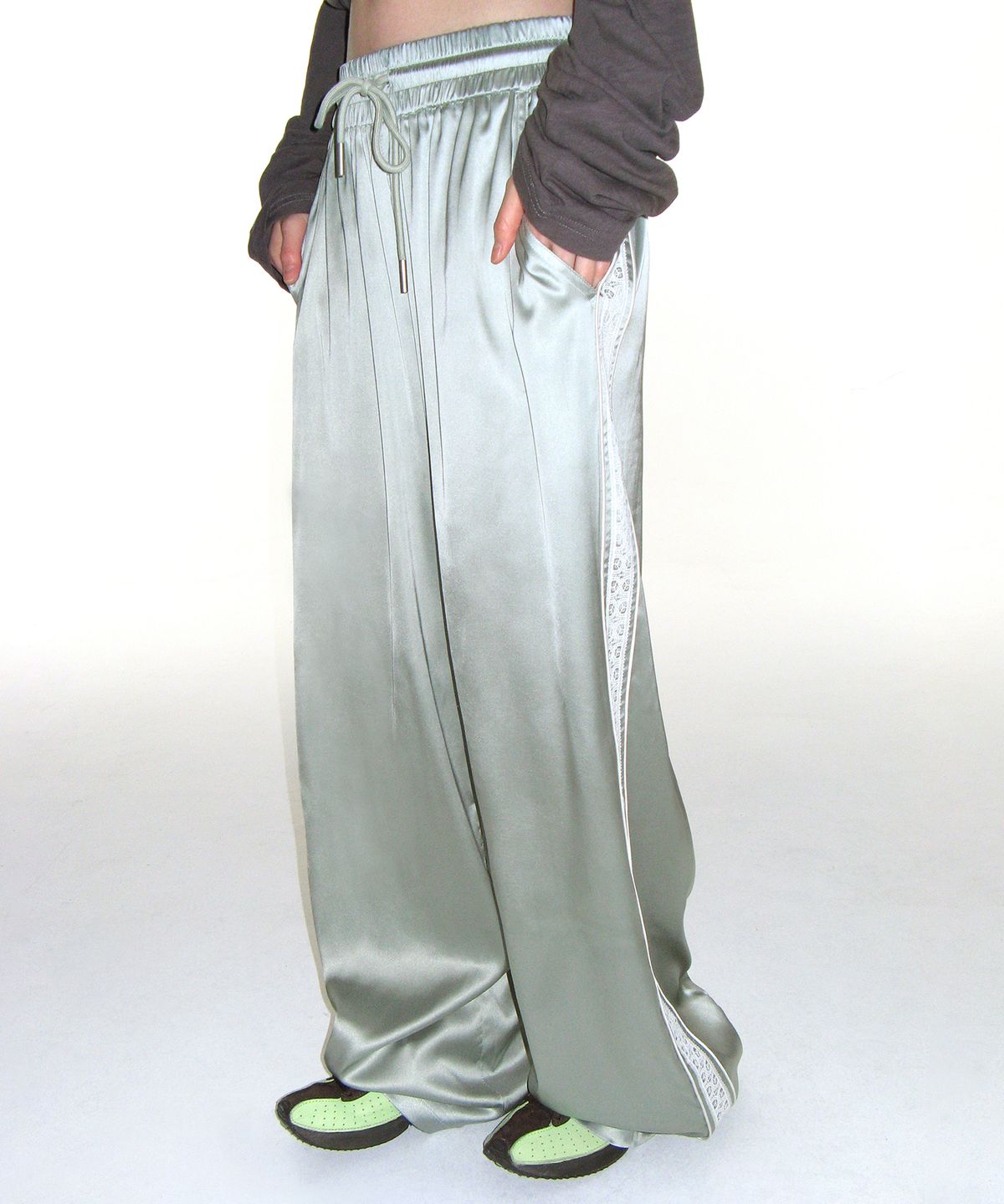 아메스 월드와이드(AMES-WORLDWIDE) LACE GLOSSY PANTS MINT