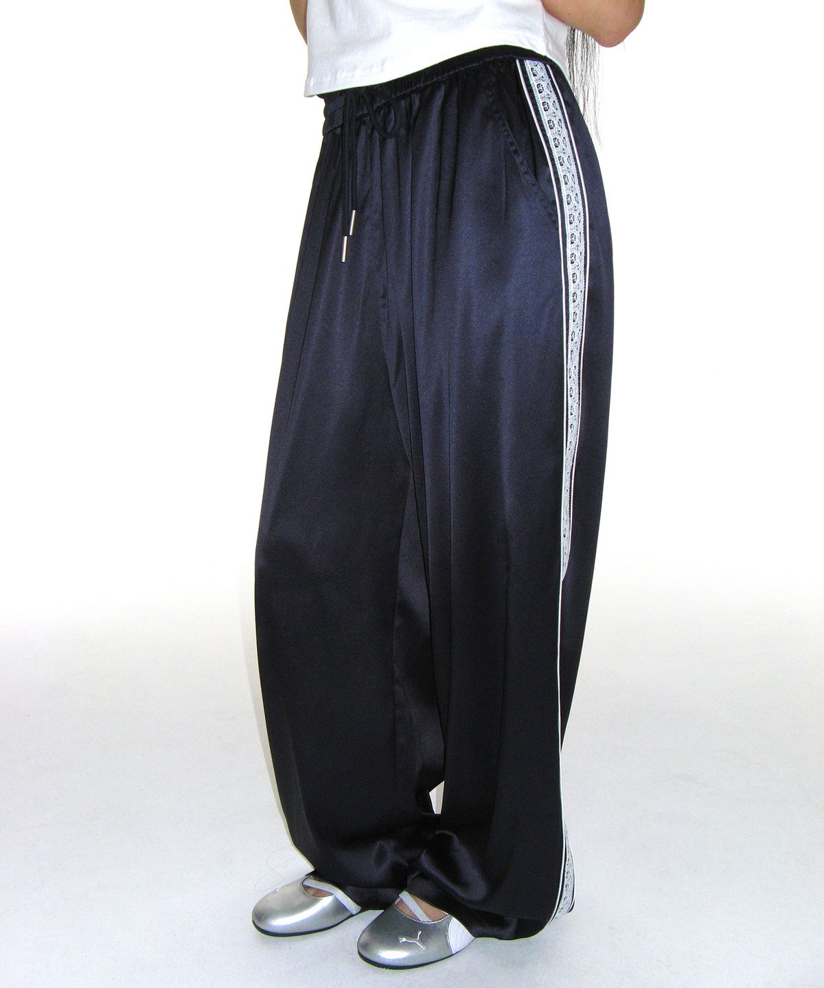 아메스 월드와이드(AMES-WORLDWIDE) LACE GLOSSY PANTS NAVY
