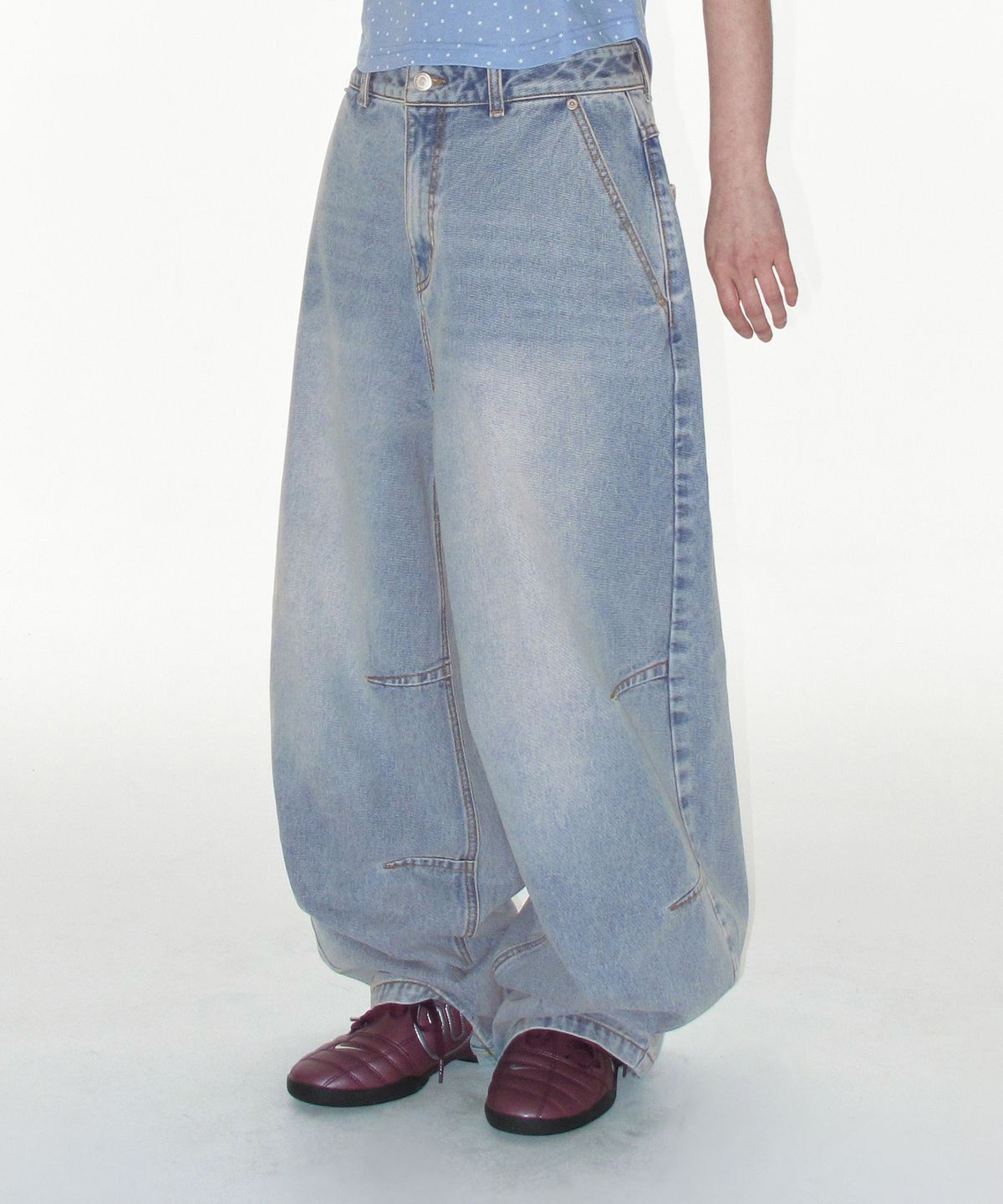 아메스 월드와이드(AMES-WORLDWIDE) STITCH BALLOON FIT DENIM PANTS LIGHT BLUE