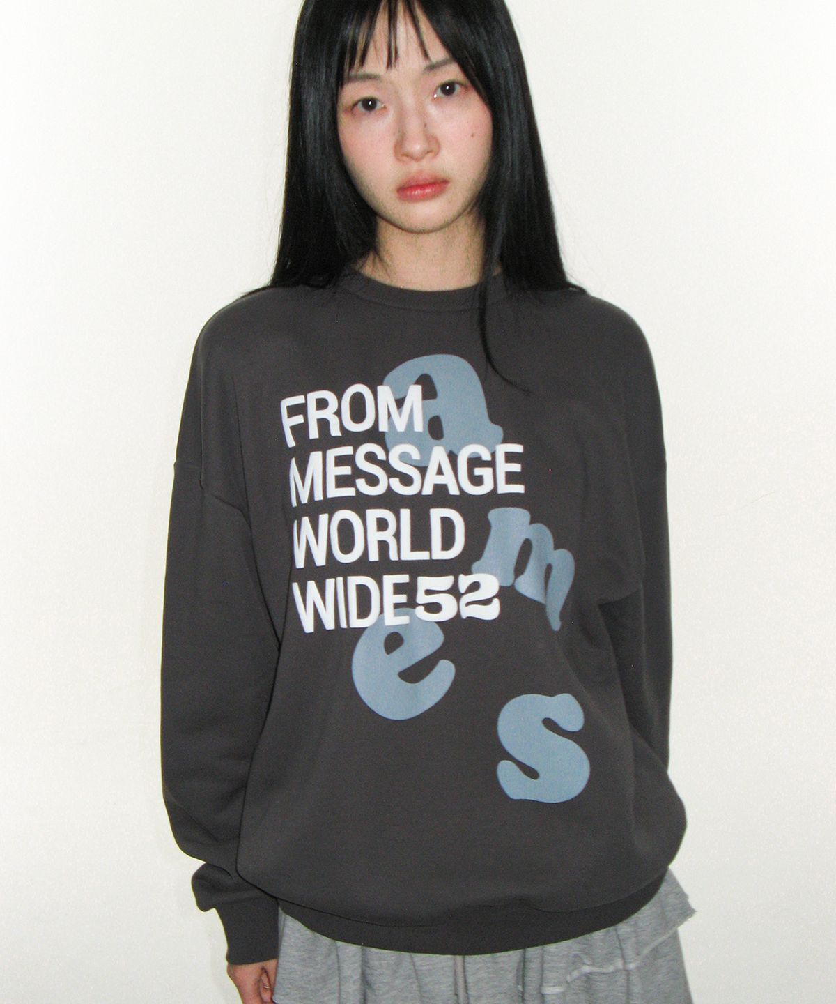 아메스 월드와이드(AMES-WORLDWIDE) BIG LETTERING SWEATSHIRT CHARCOAL