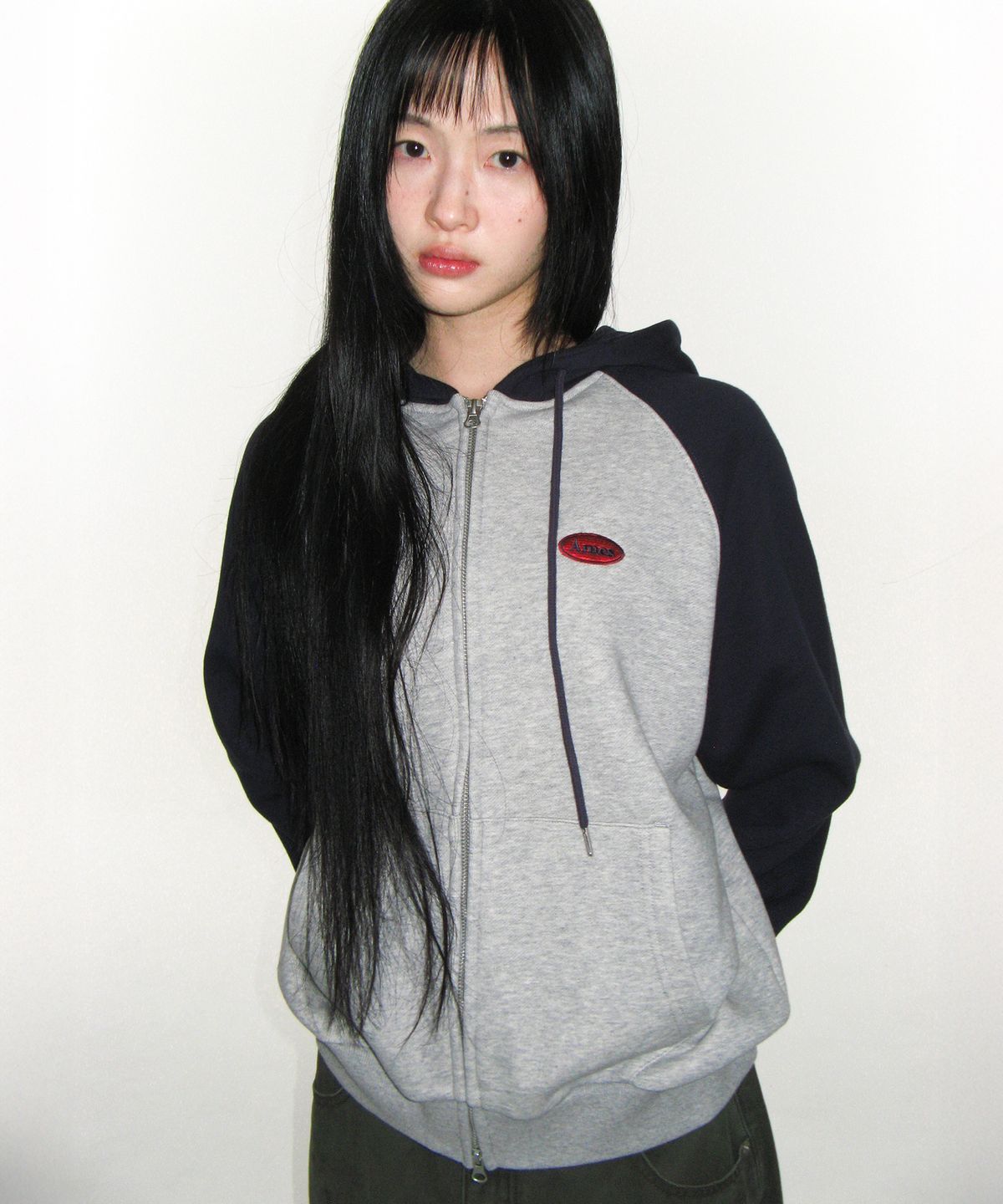 아메스 월드와이드(AMES-WORLDWIDE) CIRCLE LOGO RAGLAN HOODIE ZIP-UP NAVY