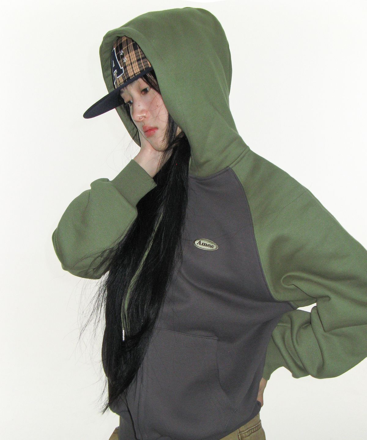 아메스 월드와이드(AMES-WORLDWIDE) CIRCLE LOGO RAGLAN HOODIE ZIP-UP KHAKI