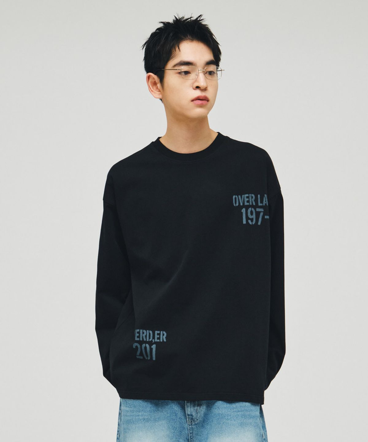 이코르(ECORR) 오버레이 타이포 롱슬리브_블랙