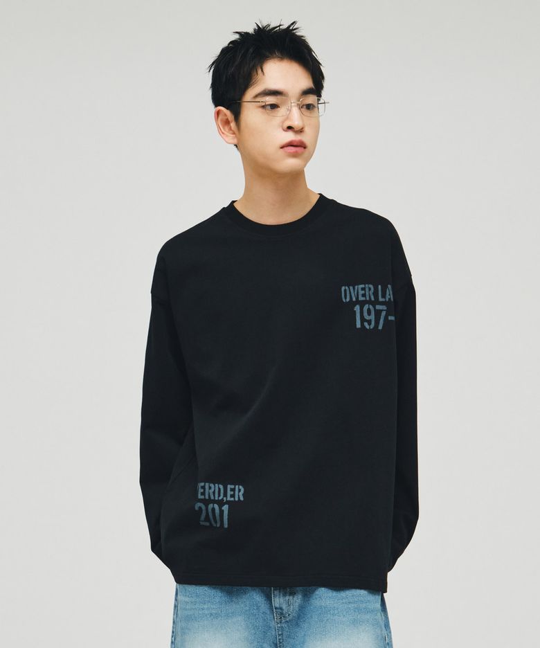 오버레이 타이포 롱슬리브_블랙