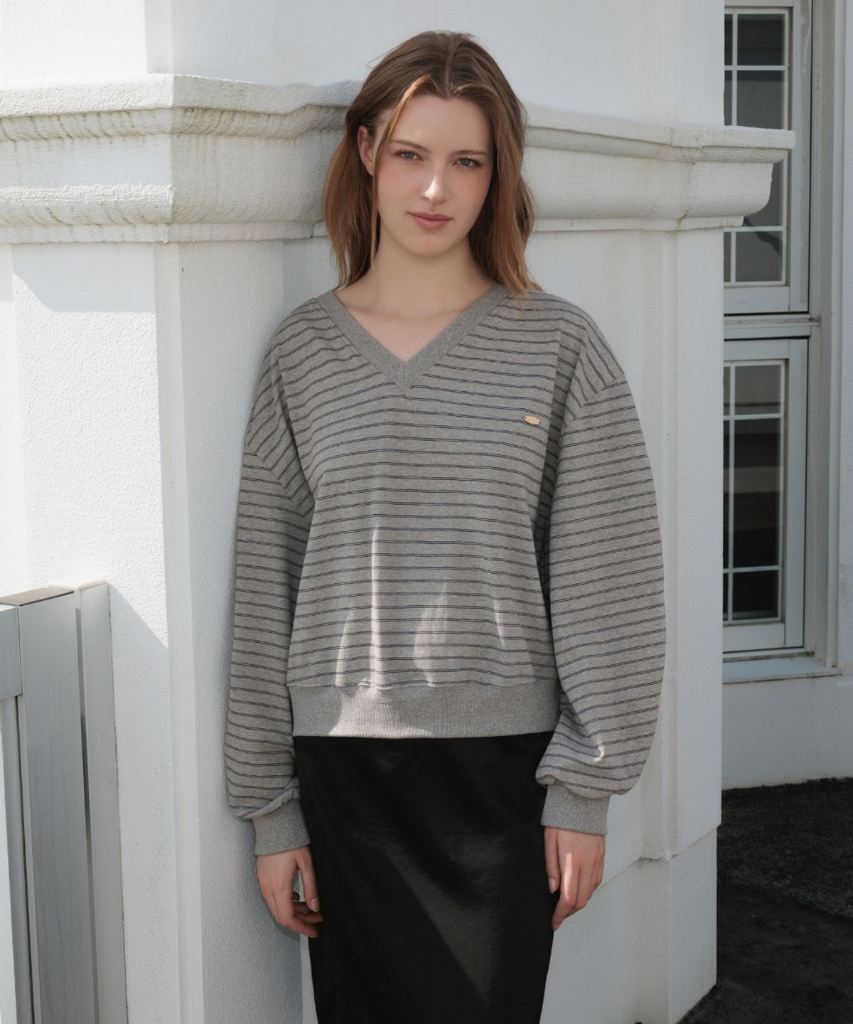 드헤베(DEHEVE) Stripe V-neck Sweatshirt [Gray]