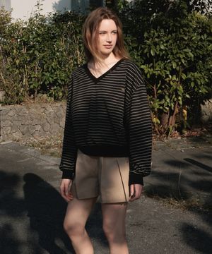 Stripe V-neck Sweatshirt [Black]