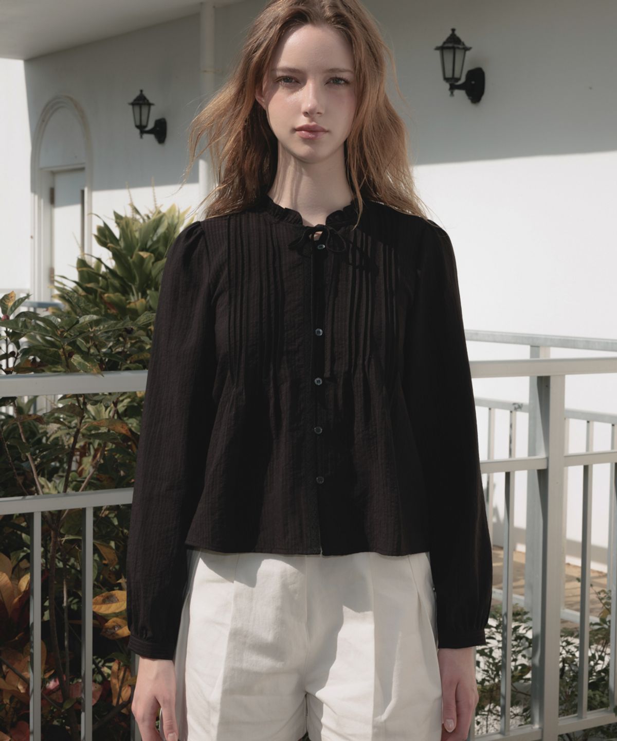 드헤베(DEHEVE) Ribbon Ruffle Blouse [Black]