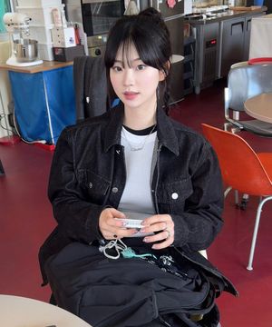 논페이드 크롭 데님 자켓 블랙