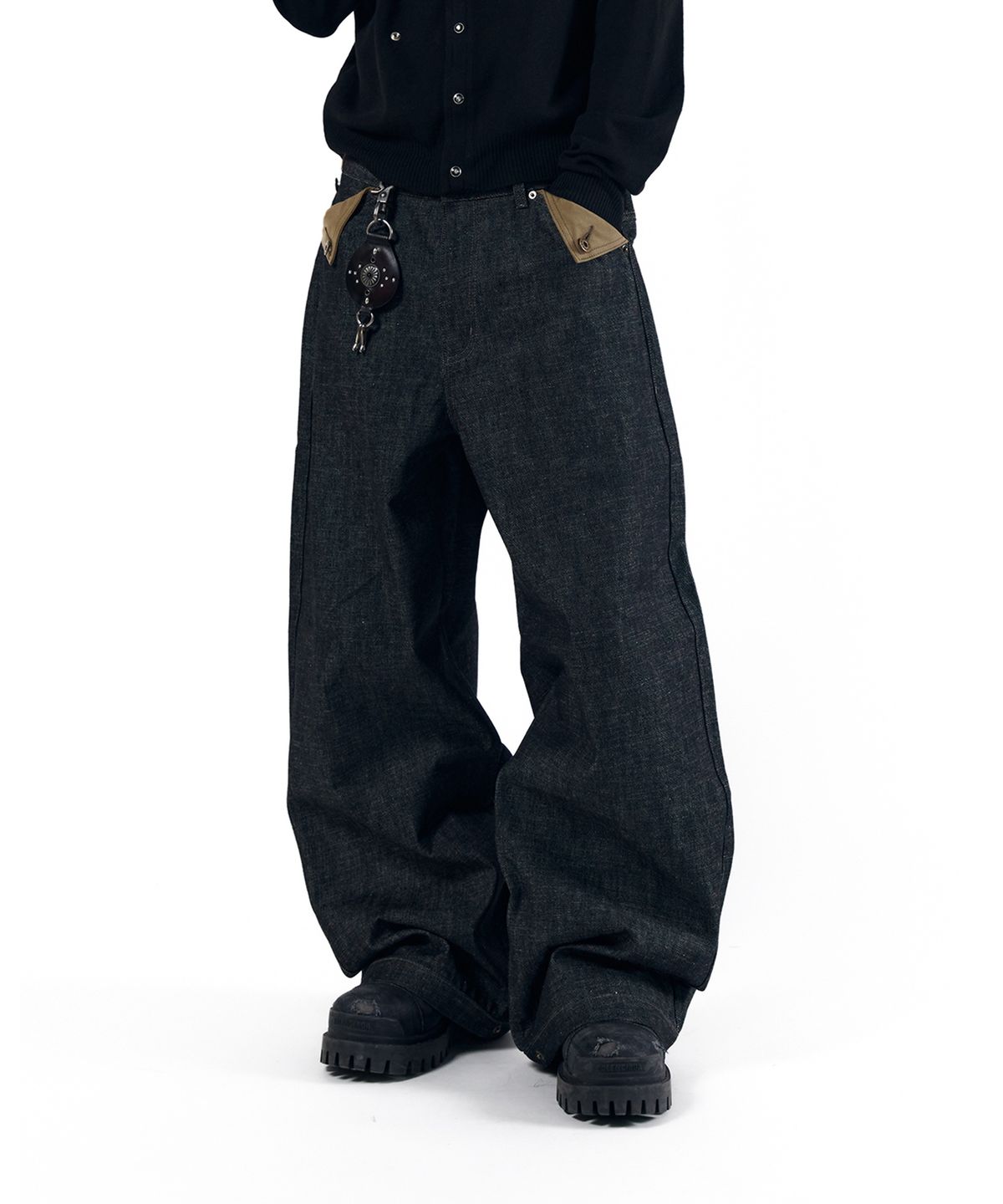 아캄(AAKAM) Bonnie Pocket Denim Pants (Black)