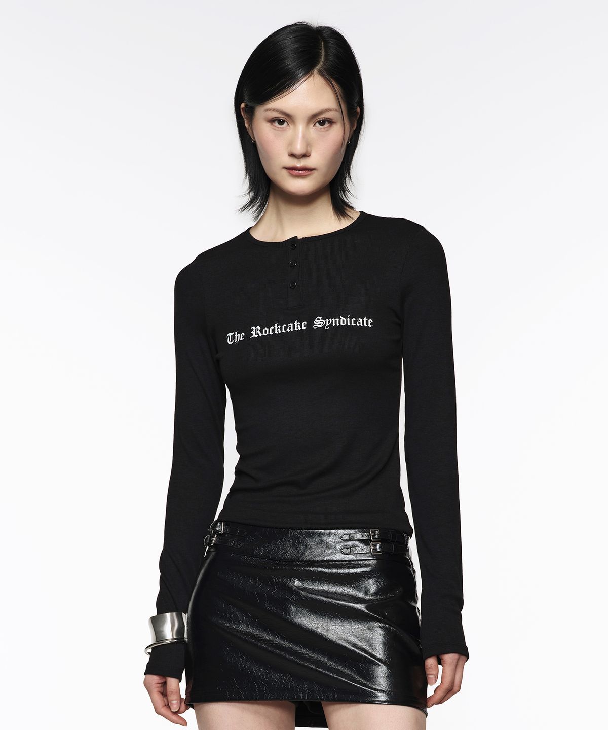 락케이크(ROCKCAKE) Syndicate Henly Neck Top - Black