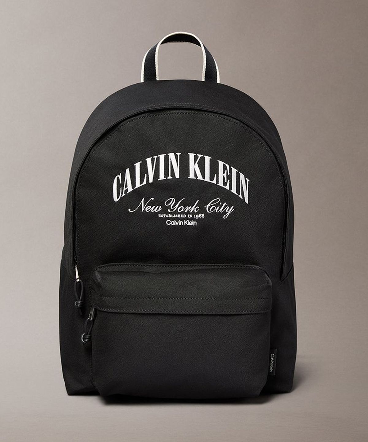 캘빈클라인 진(CALVIN KLEIN JEANS) 남녀공용 그래픽 라운드 백팩 4D3345G UB1