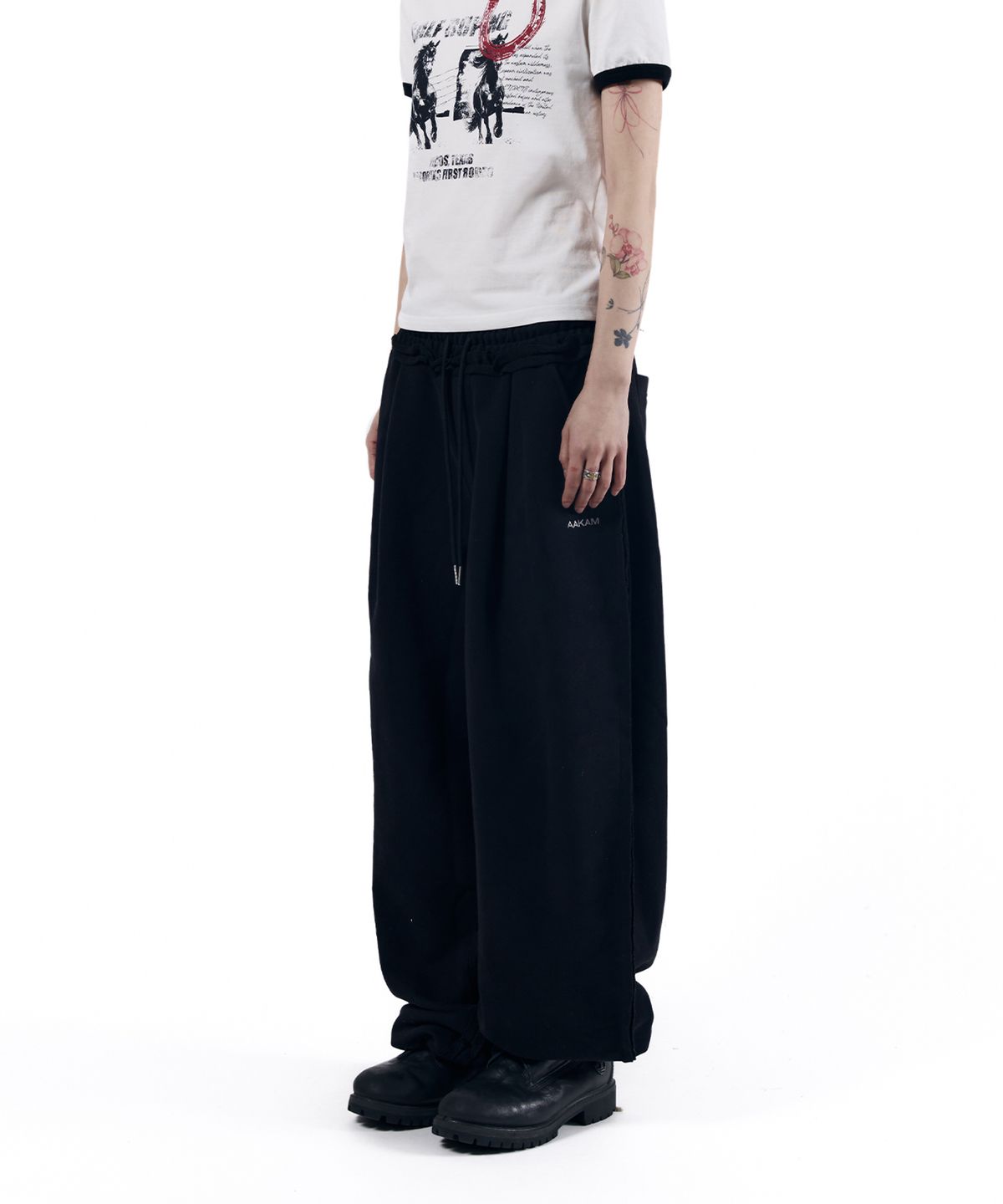 아캄(AAKAM) Side Damaged Sweatpants (Black)