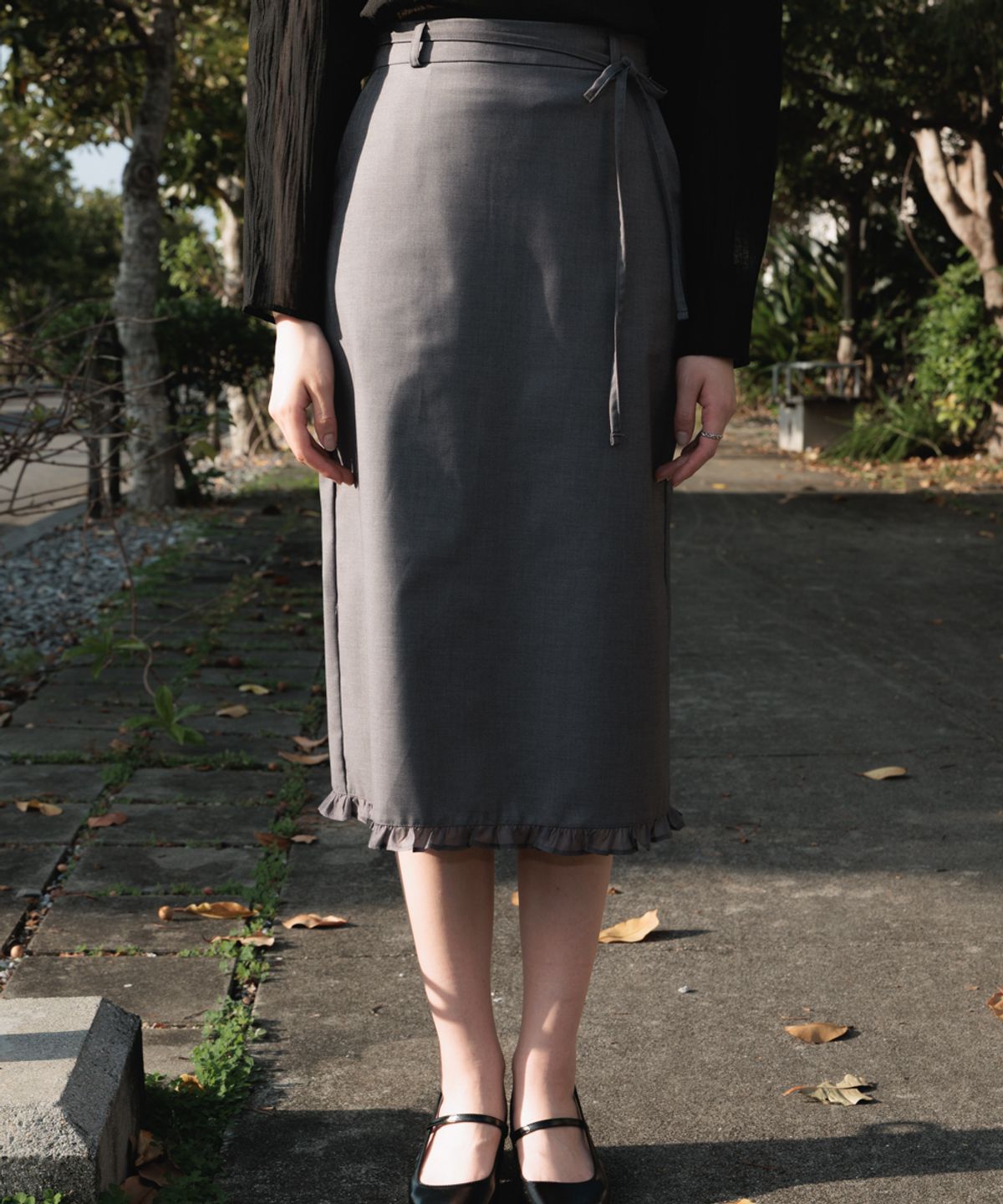 드헤베(DEHEVE) Strap Point Frill Skirt [Gray]