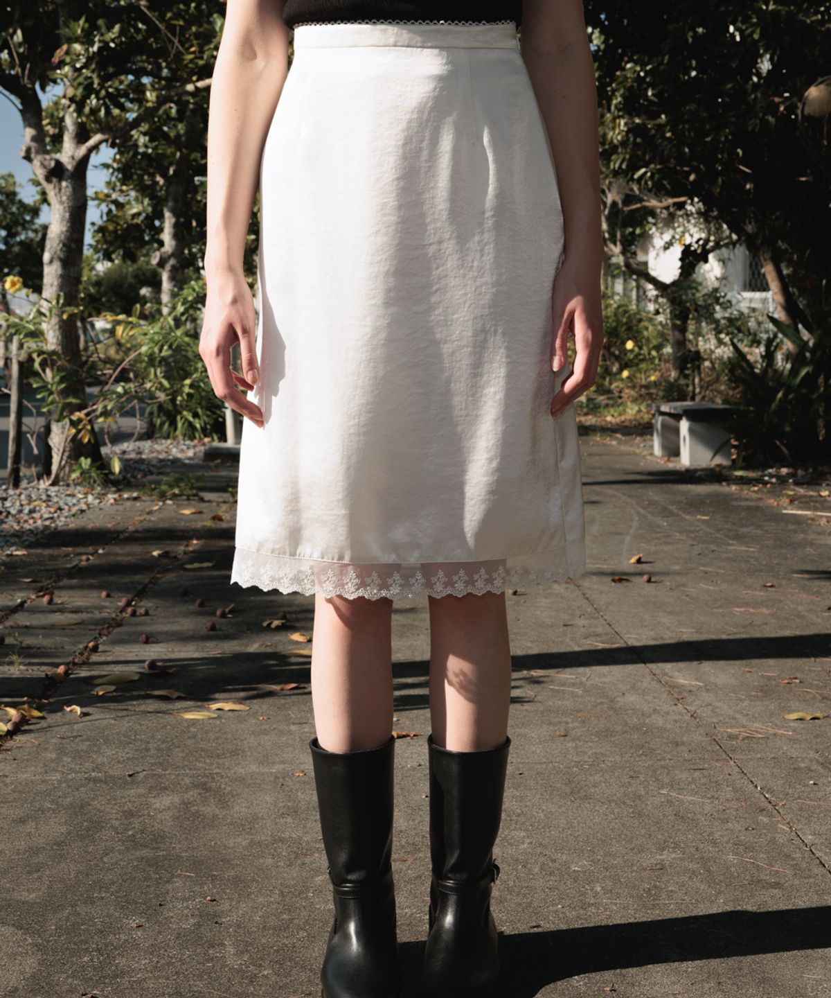 드헤베(DEHEVE) Glossy Lace Skirt [Ivory]
