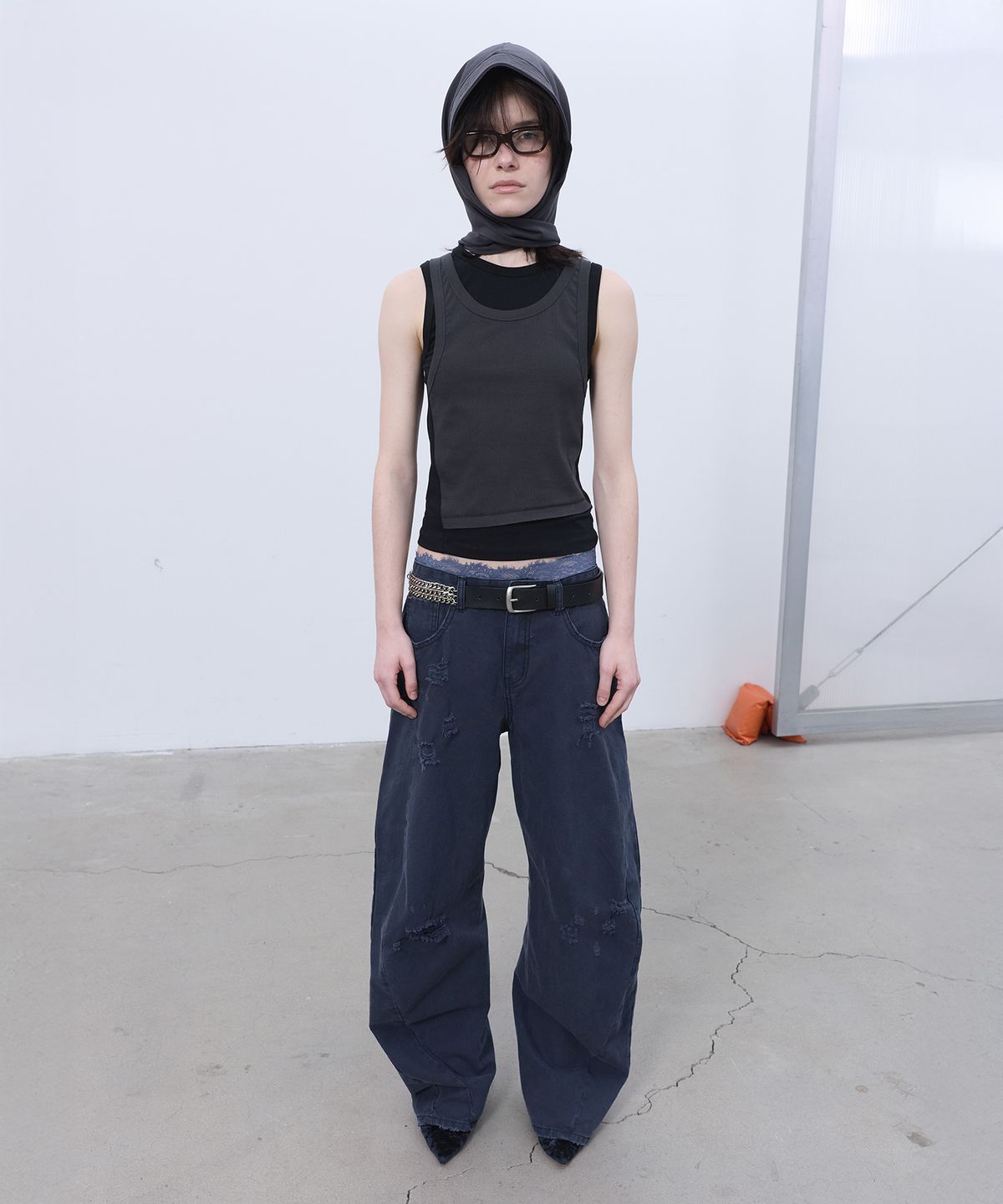 엘씨디씨티엠(LCDC™) DISTRESSED CURVED PANTS (DARK NAVY)