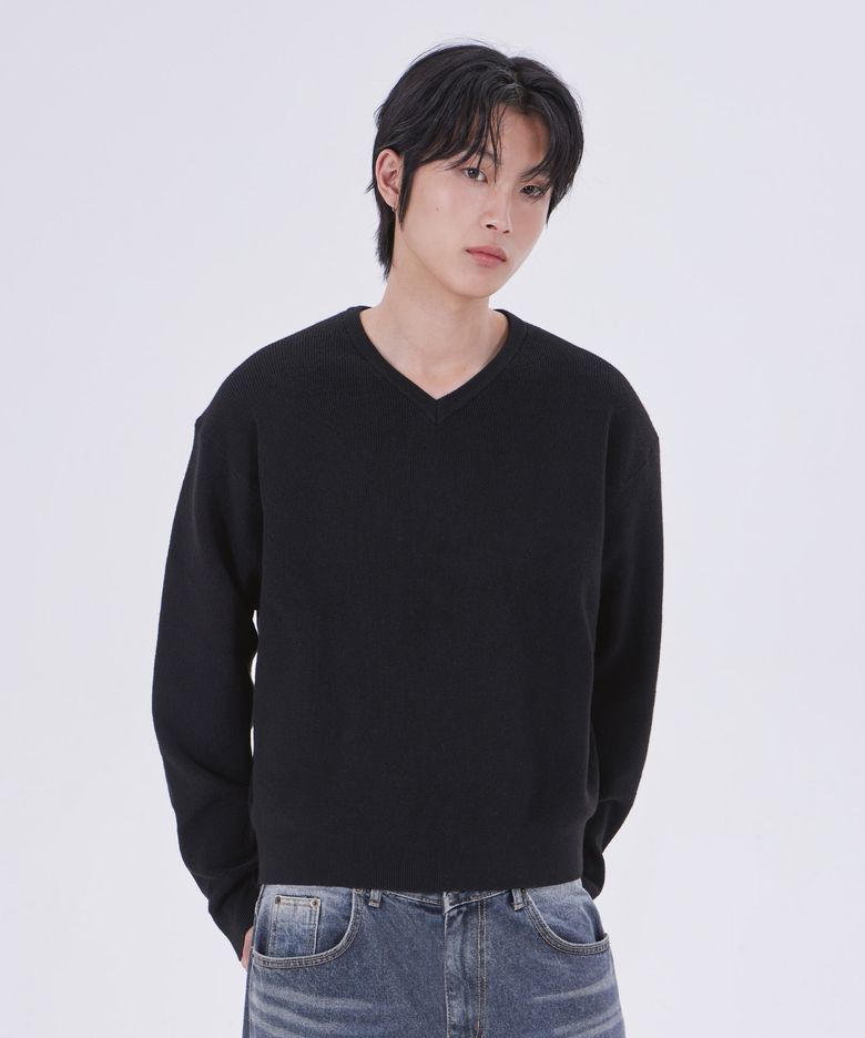 미니멀 브이넥 크롭 니트 블랙