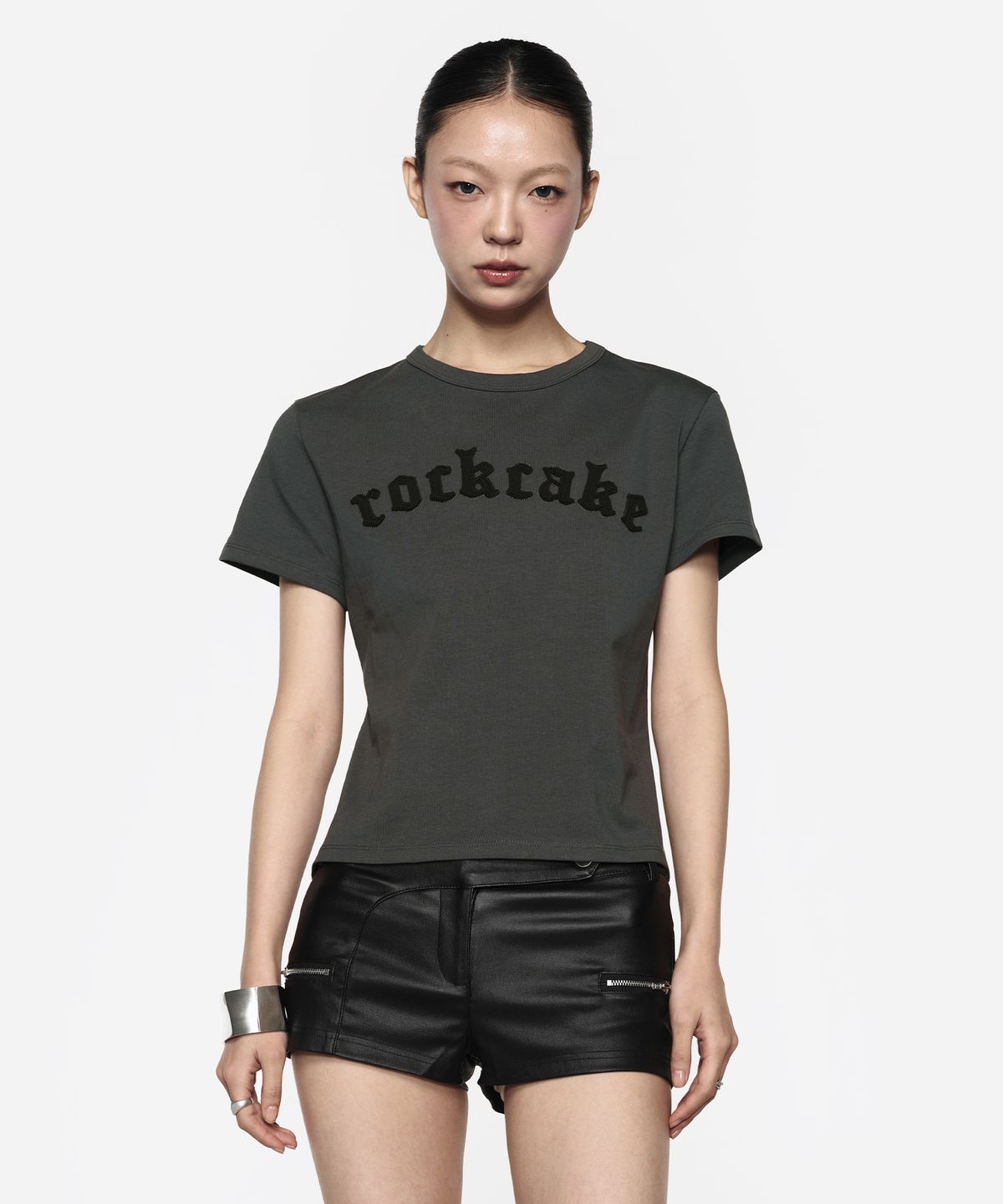 락케이크(ROCKCAKE) Small Logo Crop Top - Charcoal