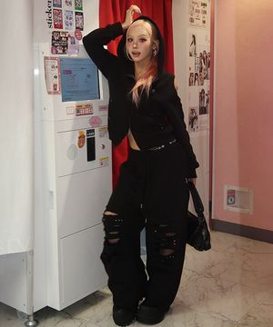 [희재 PICK] Cross Hotfix Damage Jogger - Black