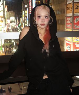 [희재 PICK] Offset Cutout Zip Up Hoodie - Black