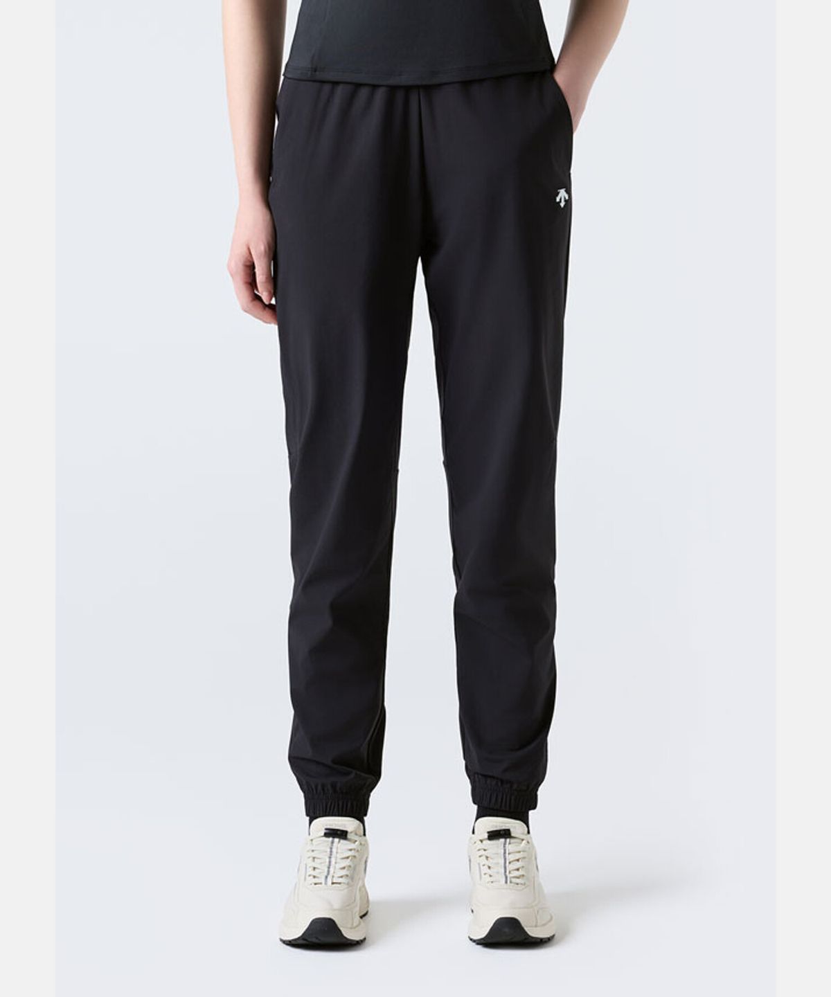 데상트(DESCENTE) 우먼스 조거 우븐 팬츠 블랙 SR122PWP11