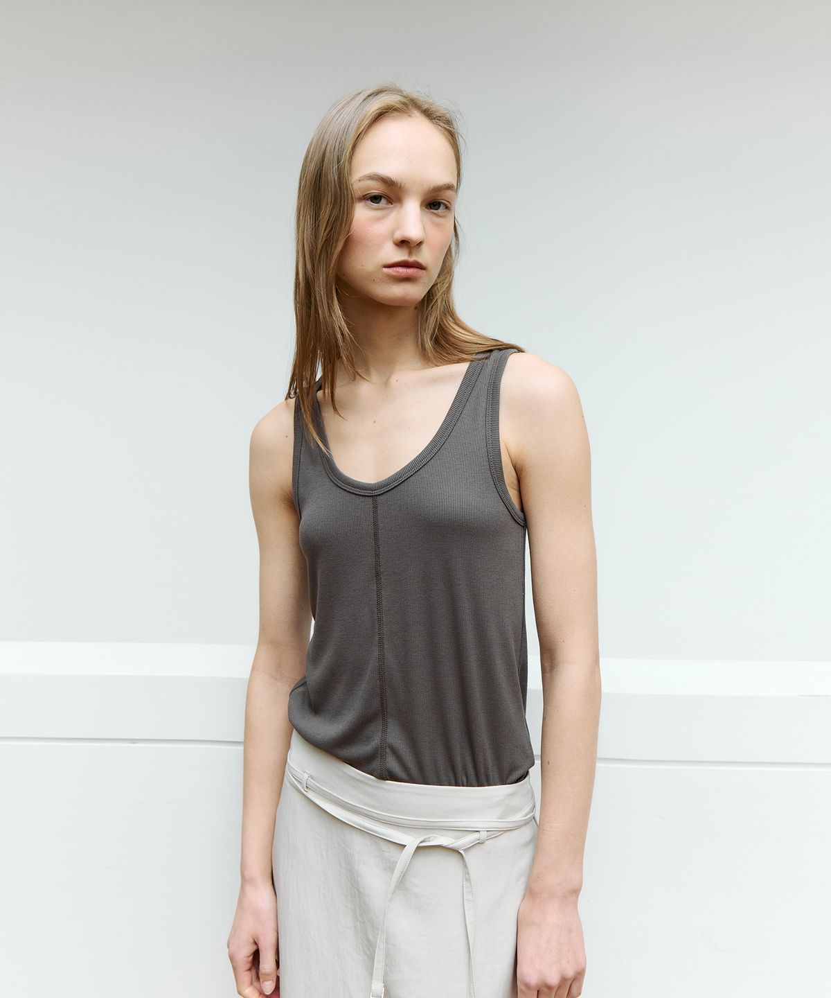 더 릴(THE LILLE) U-Neck Sleeveless Top_Brown