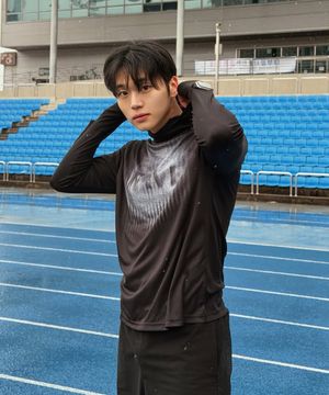 유니 바라클라바 그리드메쉬 시계홀 긴팔티셔츠_BK R1TS2105