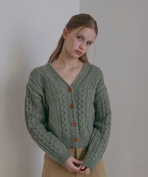 우드버튼 케이블 가디건-그린