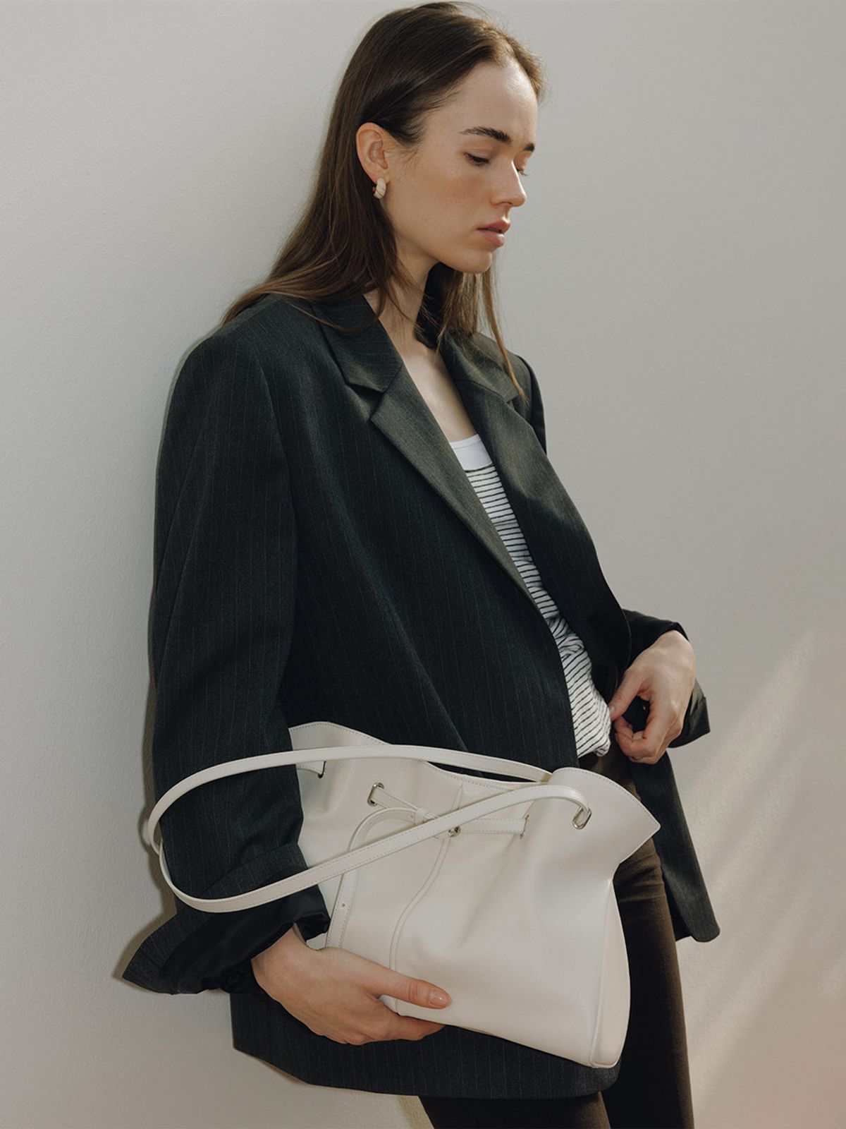 루에브르(LOEUVRE) Plie Shoulder Medium FA6SB365-MJ