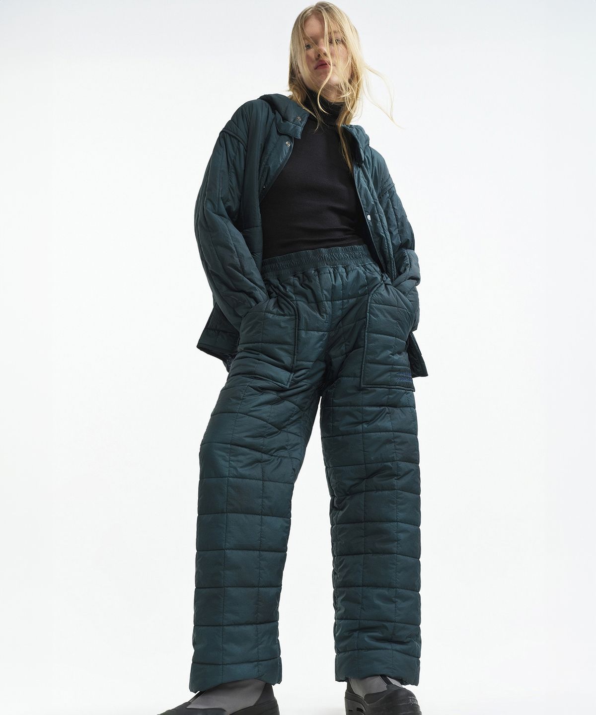 에이글(Aigle) 유니섹스 패디드 팬츠 Aigle Experience by Etudes Studio AIW25UBOT002STBL