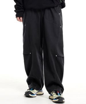 와이드 절개 리벳 포인트 밴딩 팬츠 블랙