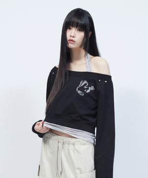 오프숄더 빈티지 플로럴 로고 크롭 맨투맨 BLACK