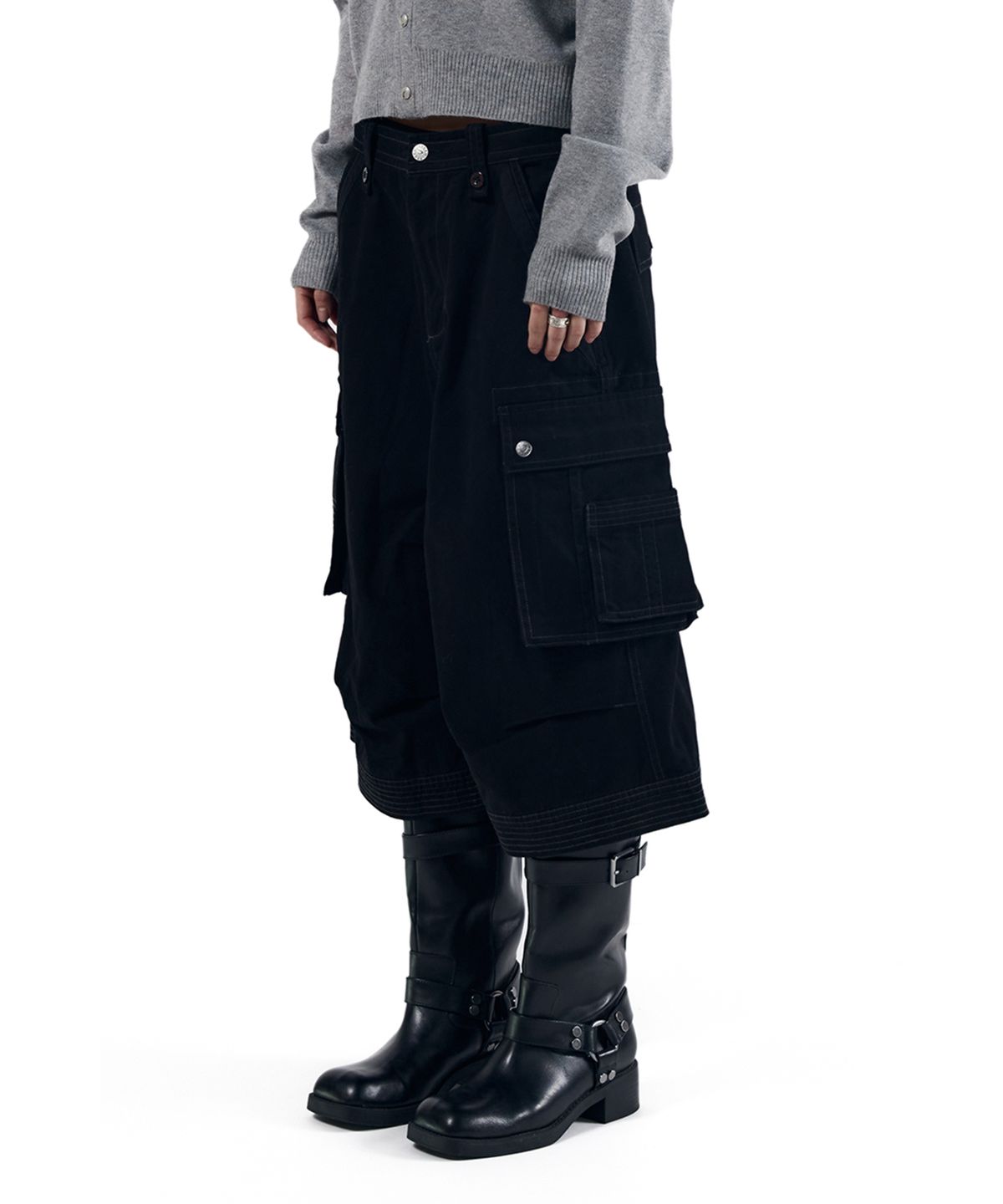 아캄(AAKAM) Knee Pin-Tuck Bermuda Cargo Pants (Black)