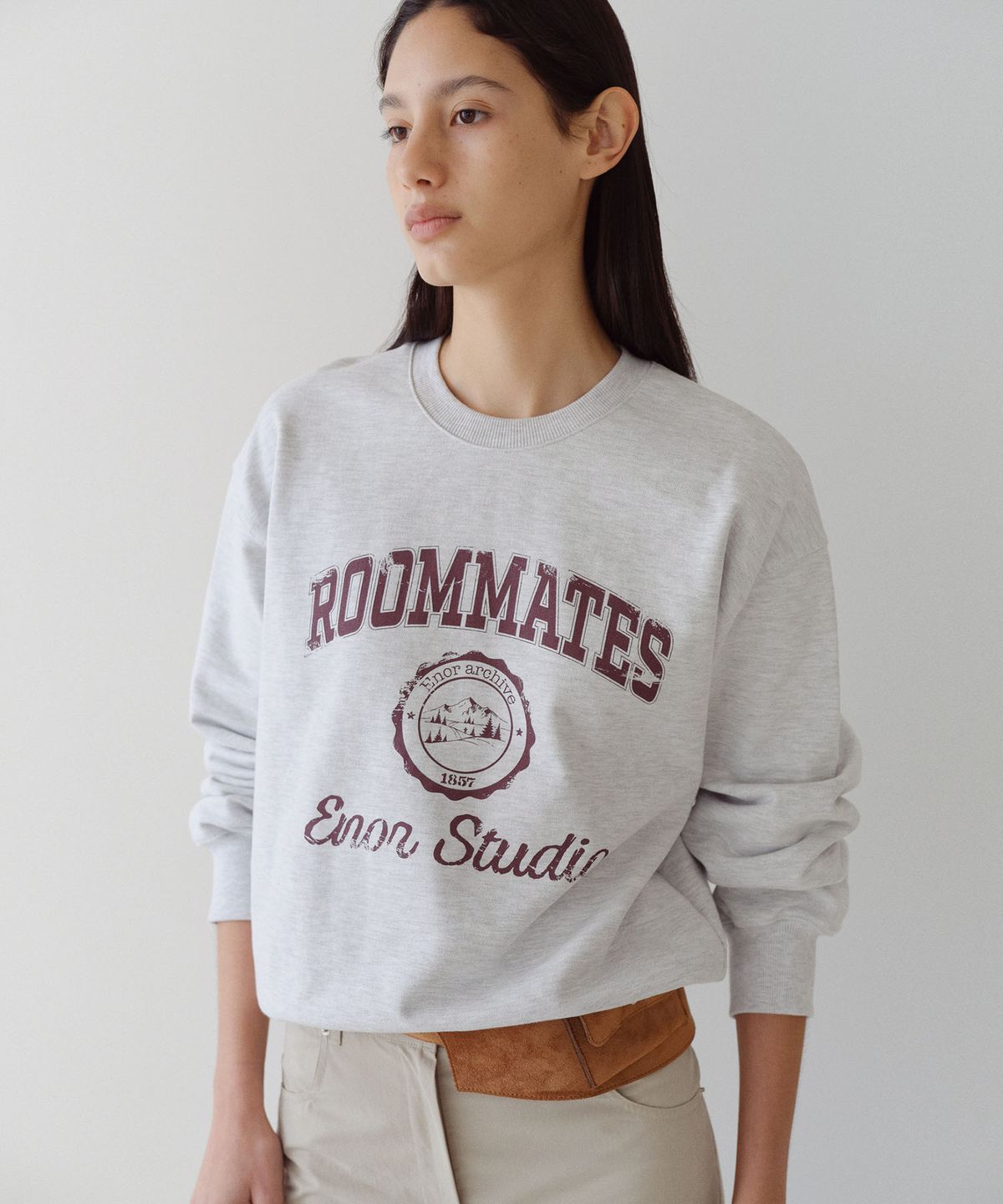 엔오르(EN OR) ROOMMATES SWEATSHIRT - LIGHT GREY