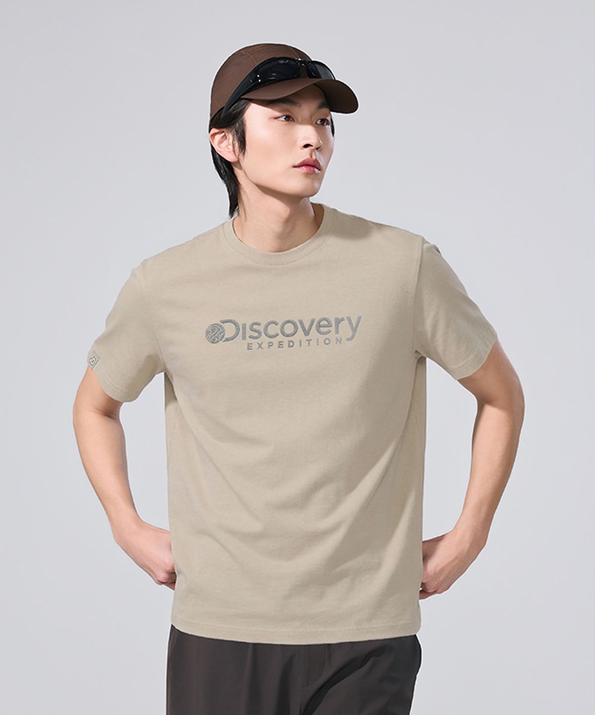 디스커버리 익스페디션(DISCOVERY EXPEDITION) 남성 프레시벤트 로건 반팔티셔츠 (BEIGE2)
