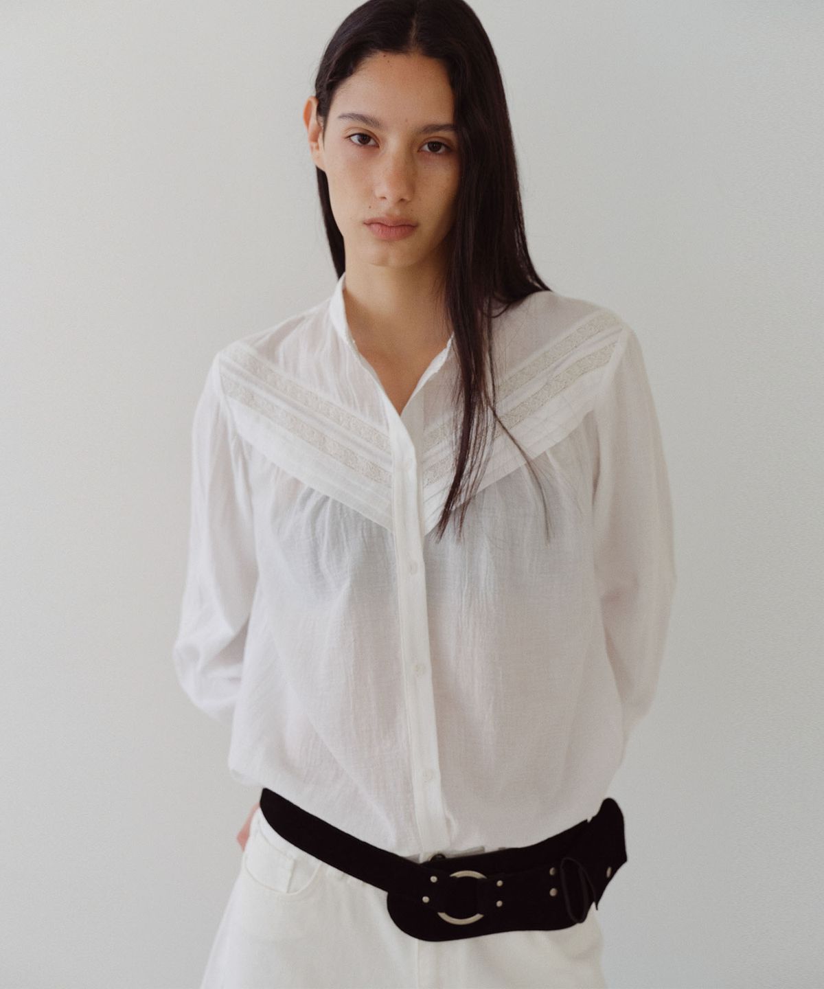 엔오르(EN OR) COTTON LACE TUCK BLOUSE - WHITE