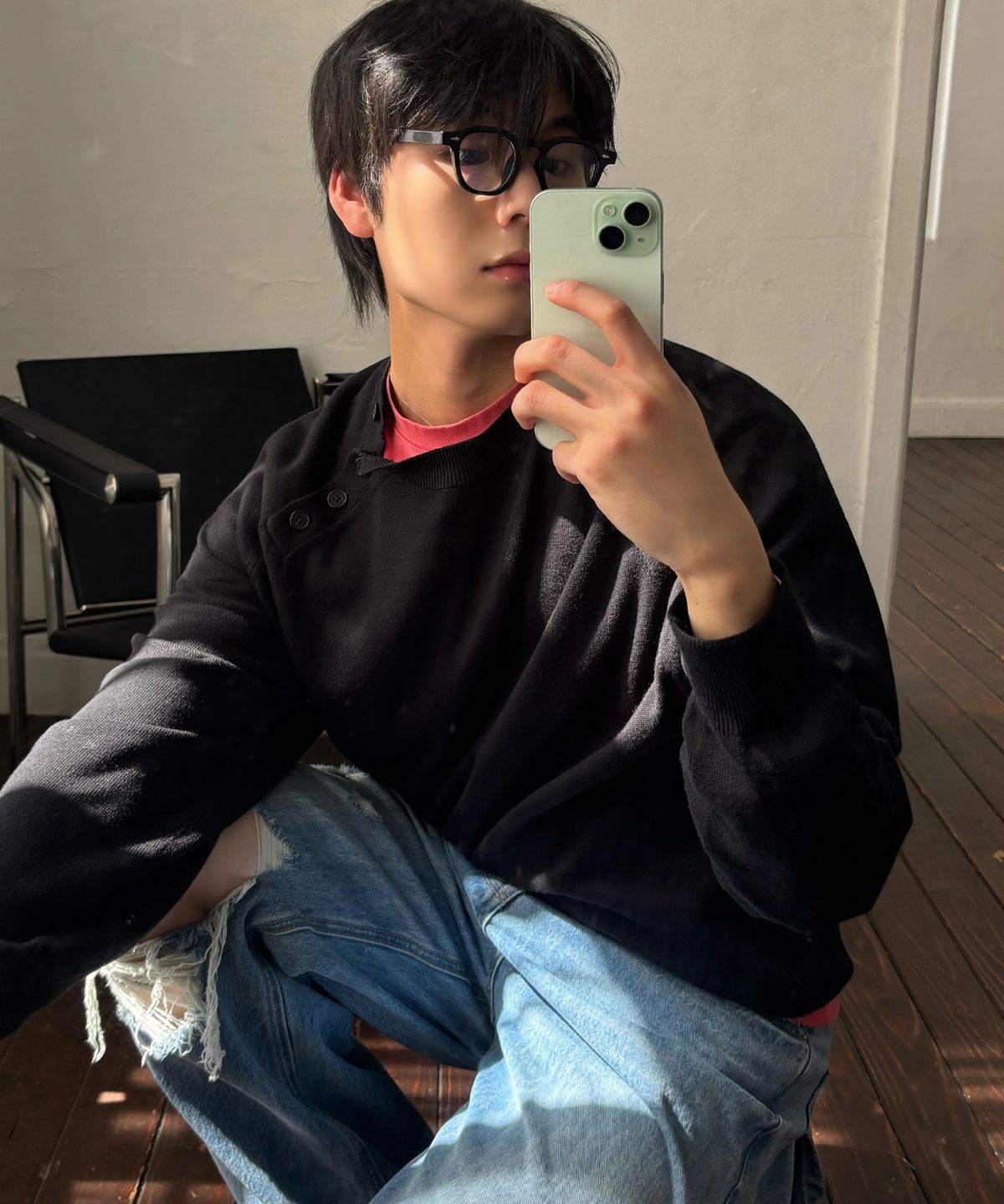 르아르(LEIRE) 사선 헨리넥 크롭 니트 [블랙]