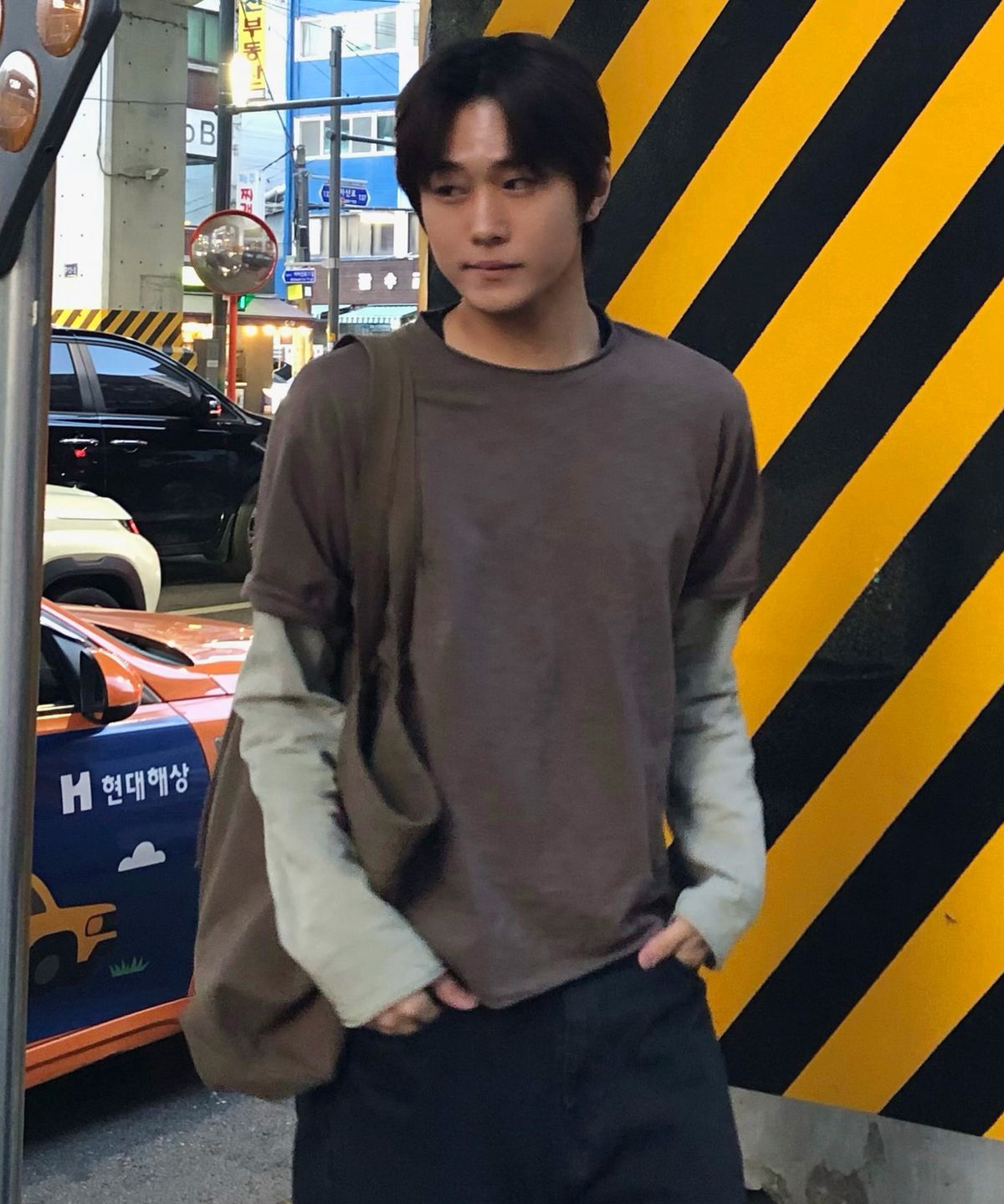 르아르(LEIRE) 컷 오프 레이어드 롱슬리브 티셔츠 [브라운]