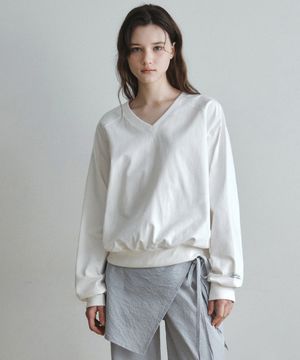 플러시 브이넥 스웻셔츠_IVORY(W26TP18)