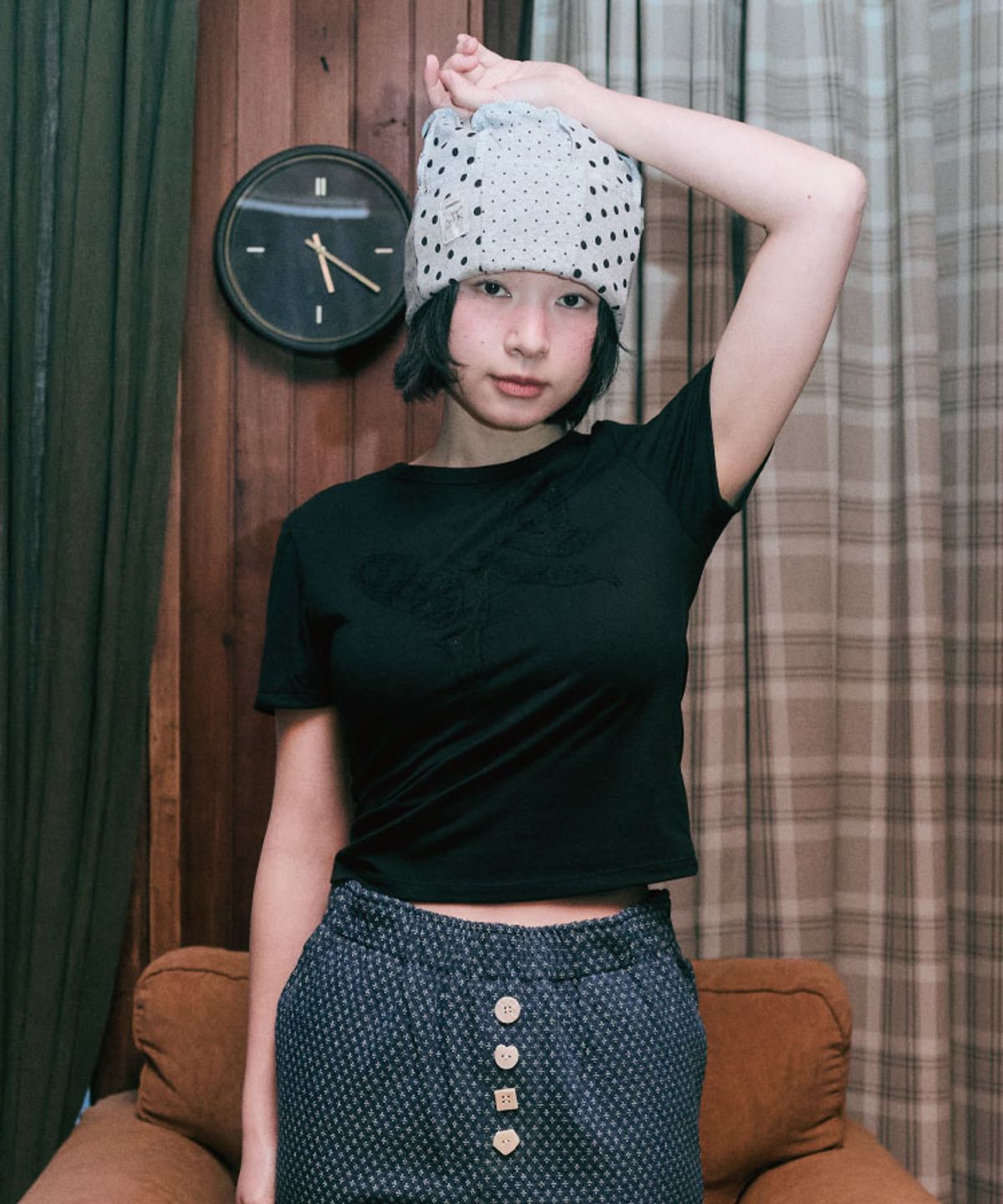 구월십일(GUWOLSIBIL) LACE PATCH SHORT-SLEEVED TOP BLACK